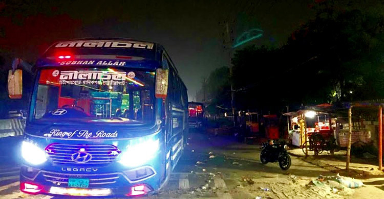 ৯ বাস আটক