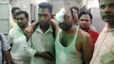 ২ সংবাদকর্মী রক্তাক্ত