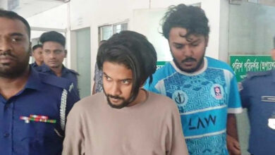 গ্রেপ্তার ২