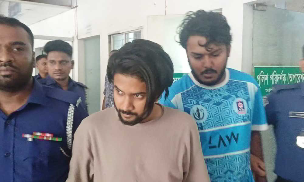 গ্রেপ্তার ২