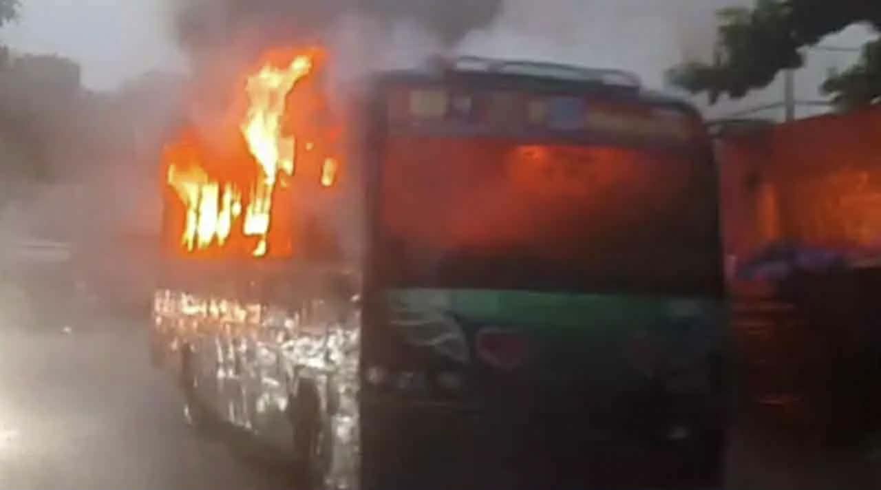 বাসে আগুন