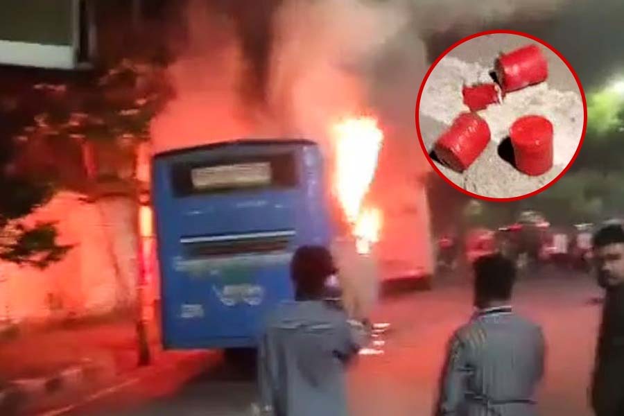 ককটেল বিস্ফোরণ ও বাসে আগুন