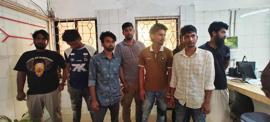 ১০ জন গ্রেপ্তার