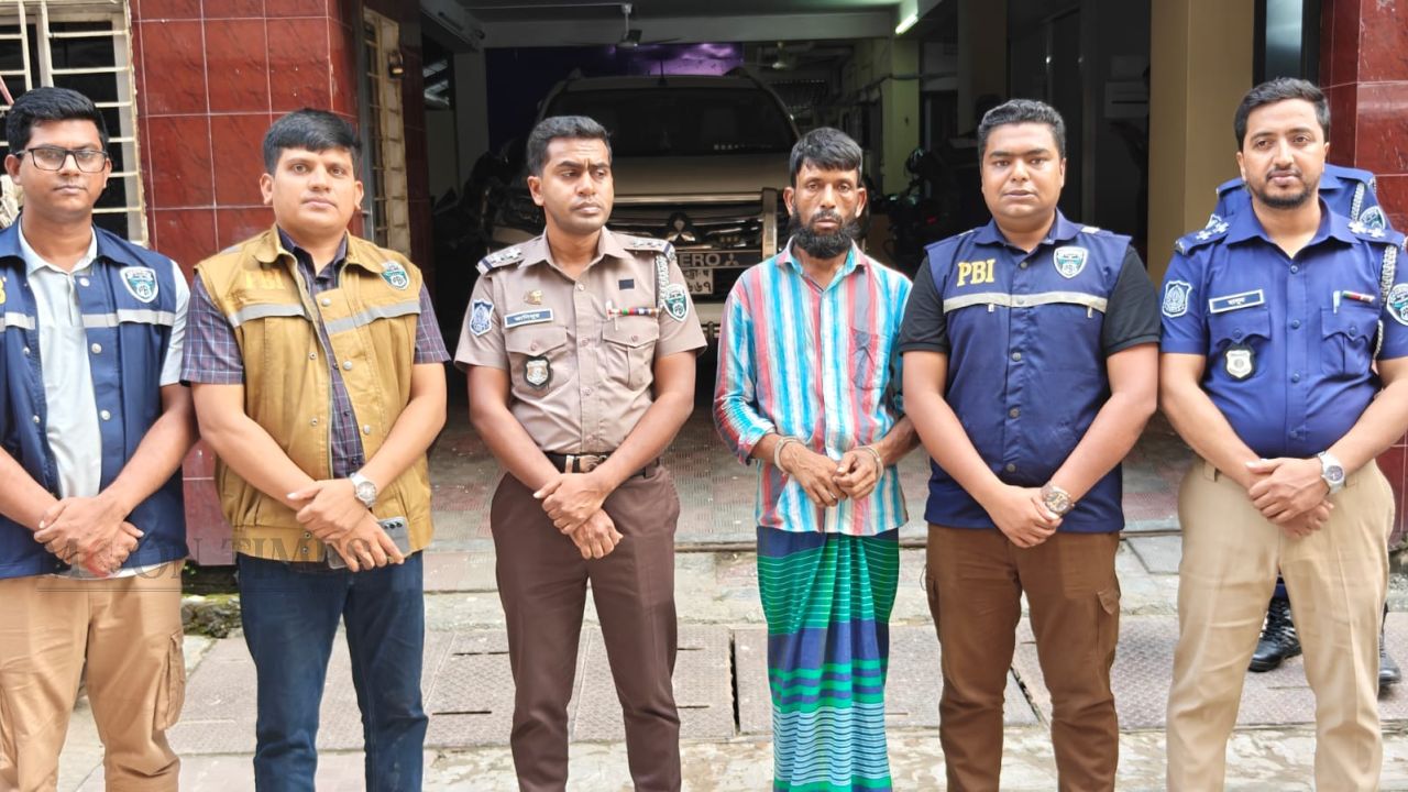 গ্রেপ্তার মনিরুজ্জামান