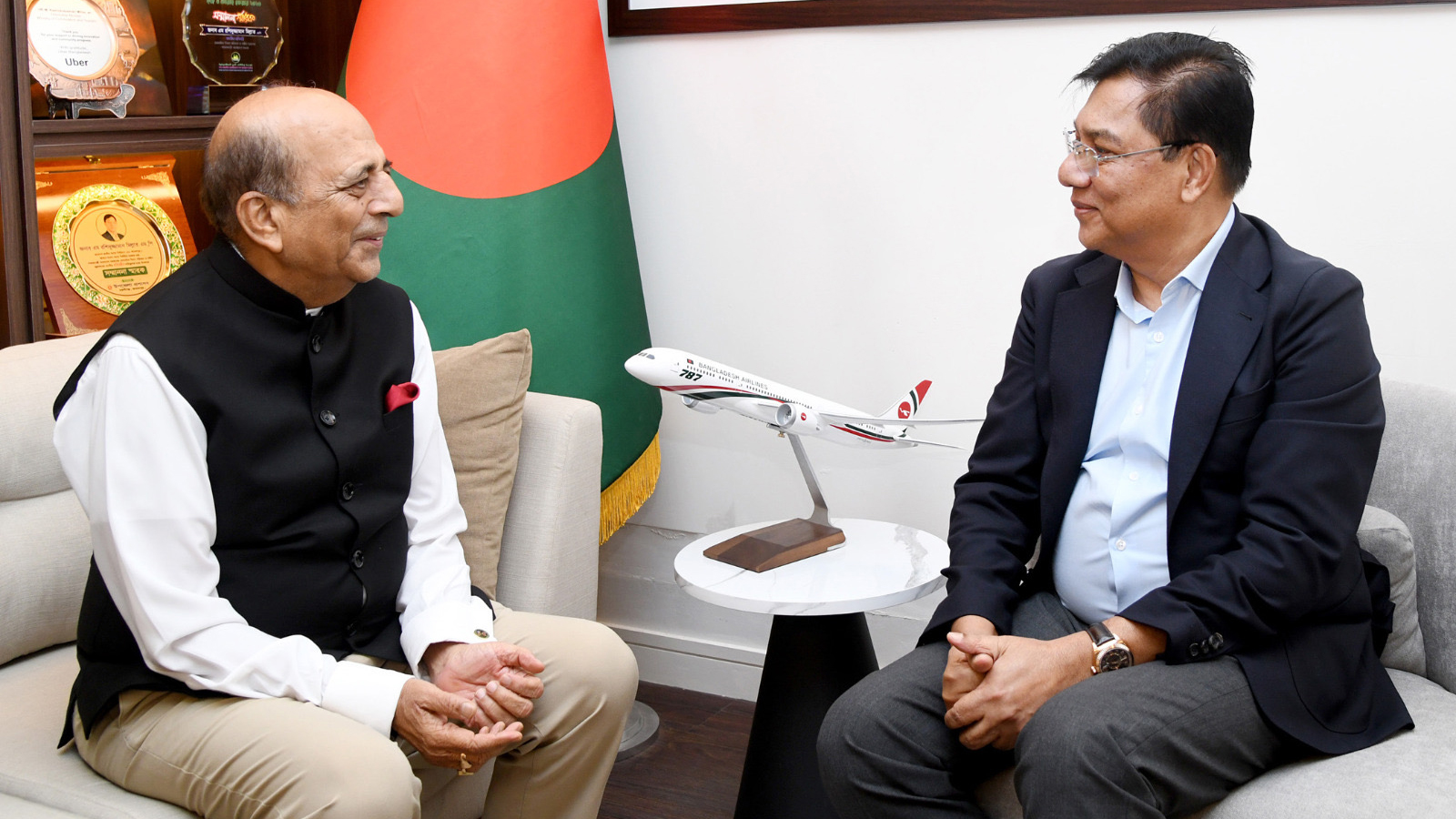 এম রশিদুজ্জামান মিল্লাত ও দীনেশ ত্রিবেদী