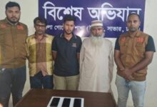 গ্রেপ্তার ৩