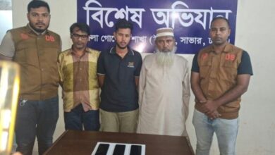 গ্রেপ্তার ৩