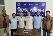 গ্রেপ্তার ৪