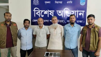 গ্রেপ্তার ৪